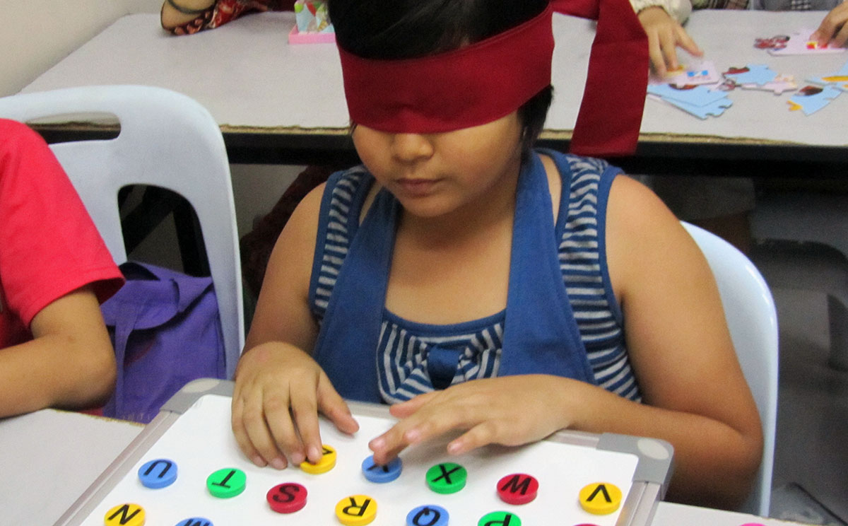 What does blindfold mean? What is a blindfold? 